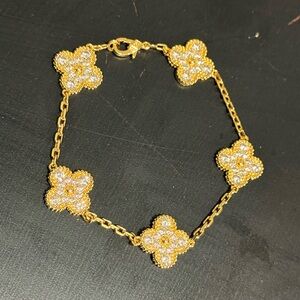 Beautiful VCA Gold Bracelet brand new
